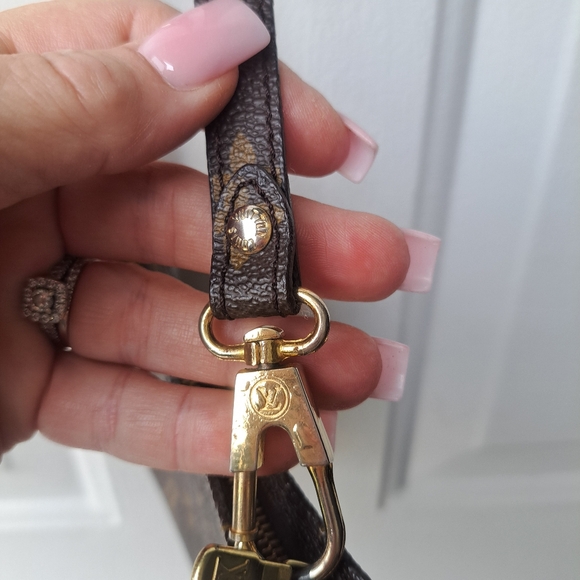 Small Louis Vuitton Crossbody Purse/Pouch💛🤎 - Picture 6 of 16